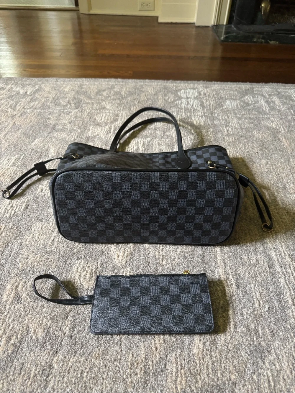Daisy Rose LV Bag - Picture 3 of 3